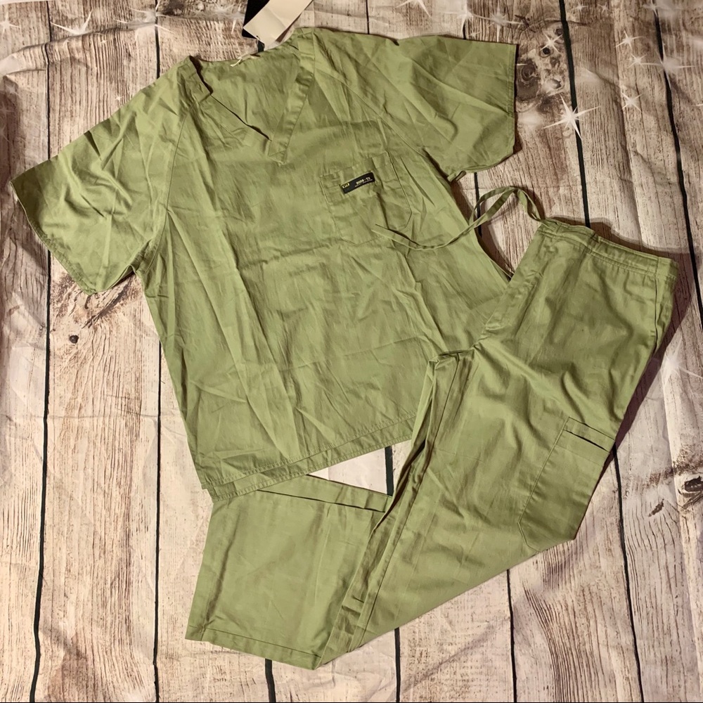 NWT LARGE BIOSTX GREEN RADIATION RESISTANT SCRUBS